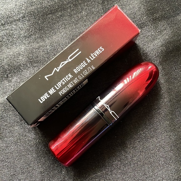 MAC Love me lipstick - E for effortless - Picture 3 of 7